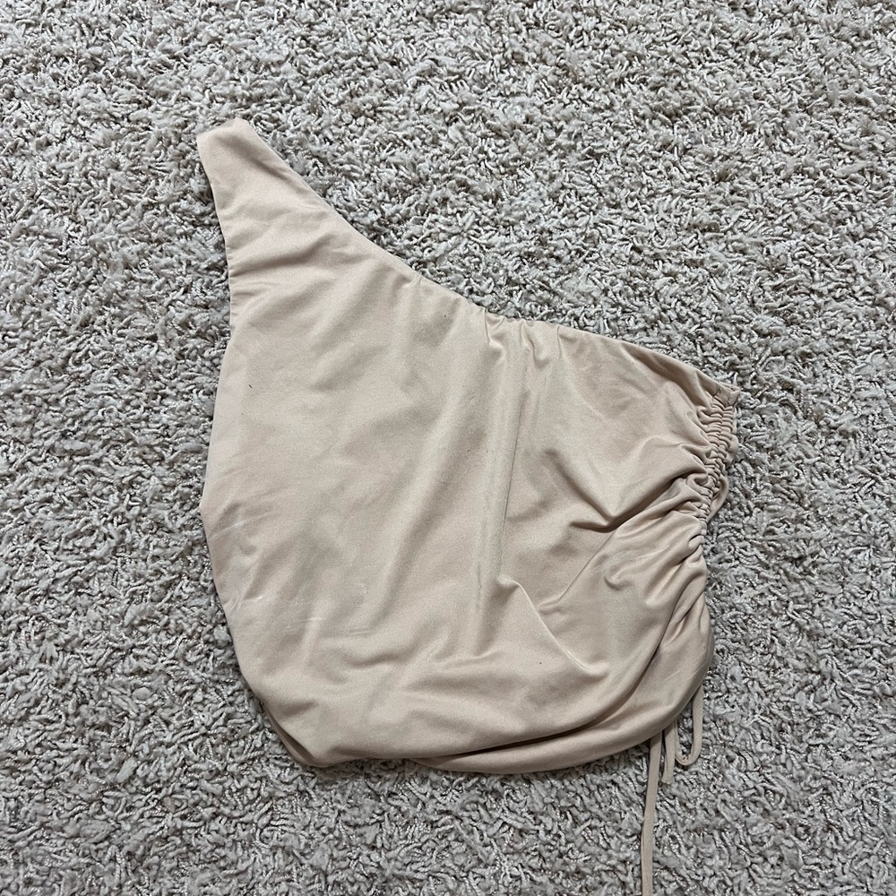 One shoulder crop top